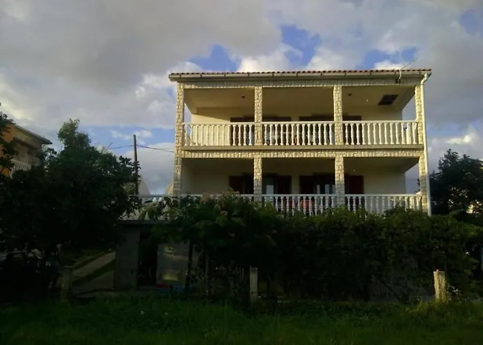 Apartment Curic Povljana